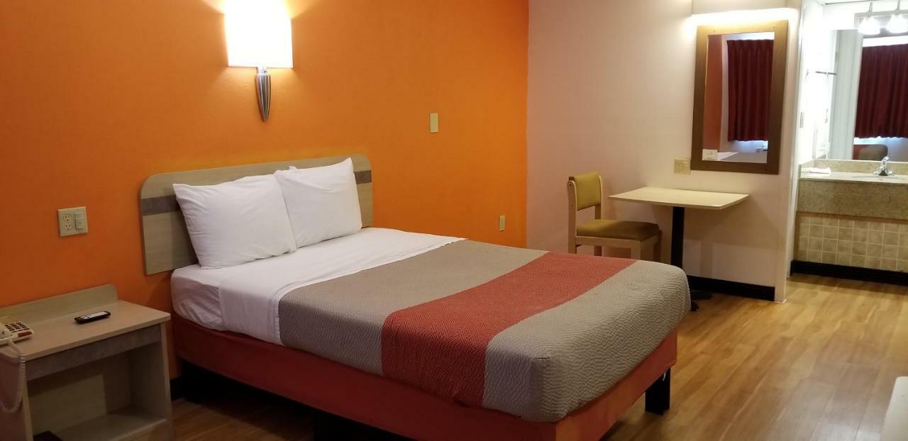Fairbridge Inn Express London Εξωτερικό φωτογραφία