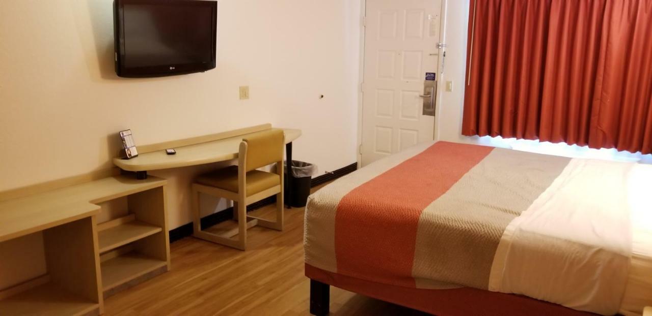 Fairbridge Inn Express London Εξωτερικό φωτογραφία